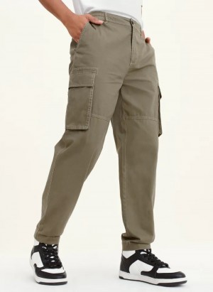 Black Men's Dkny Contrast Stitch Cargo Pants | 4370JASRT