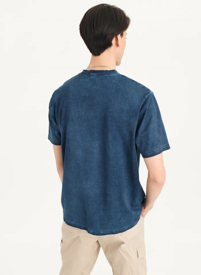 Navy Men's Dkny Cold Pigment Dyed T Shirts | 7348KFANJ